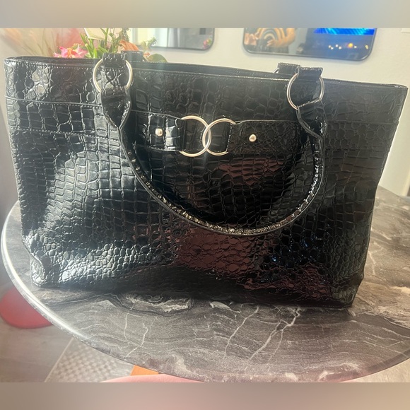 Elegant Black Crocodile-Embossed Tote Bag - Picture 1 of 3